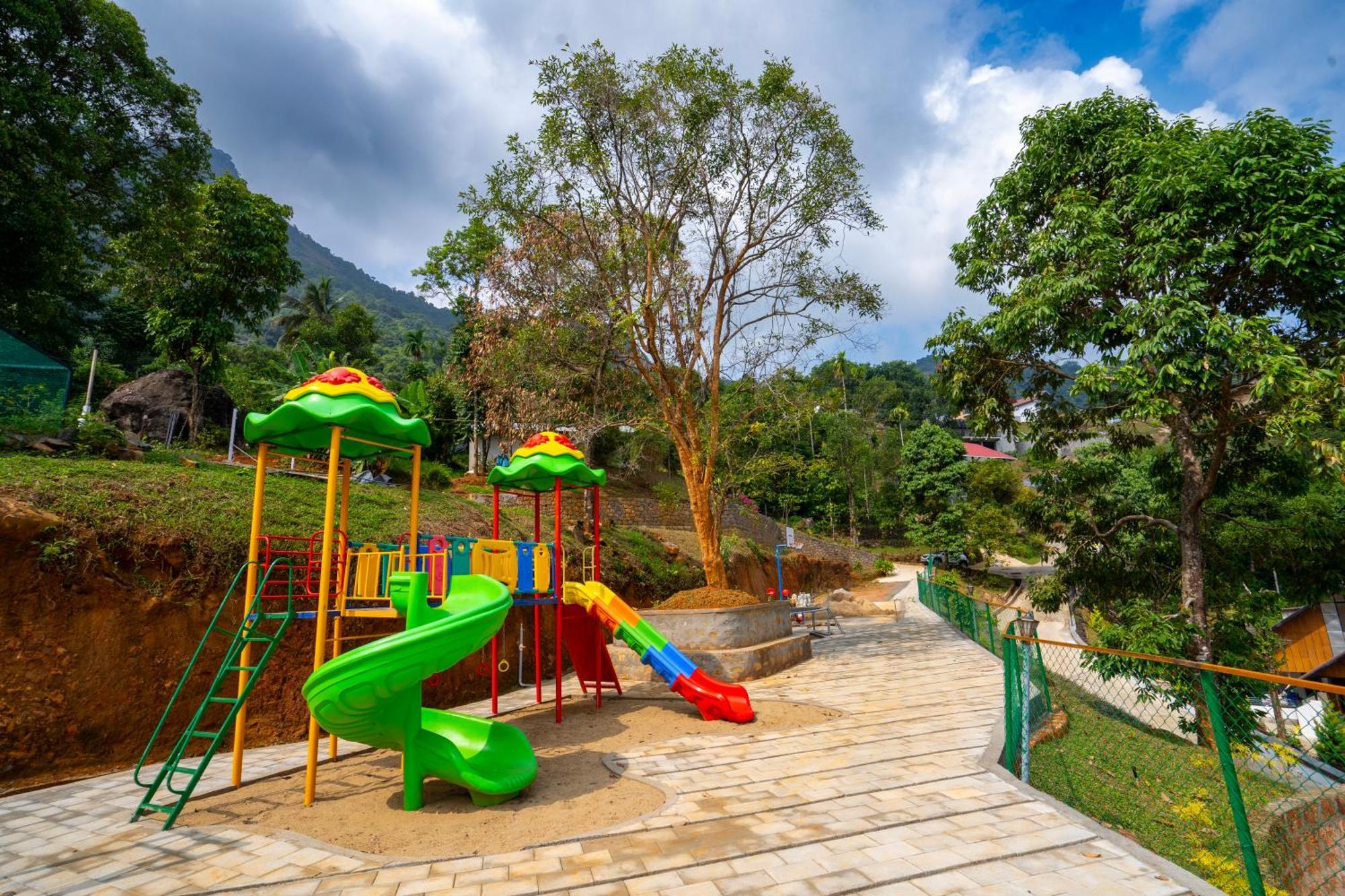 Karimb Resorts Vallikavungal Esterno foto