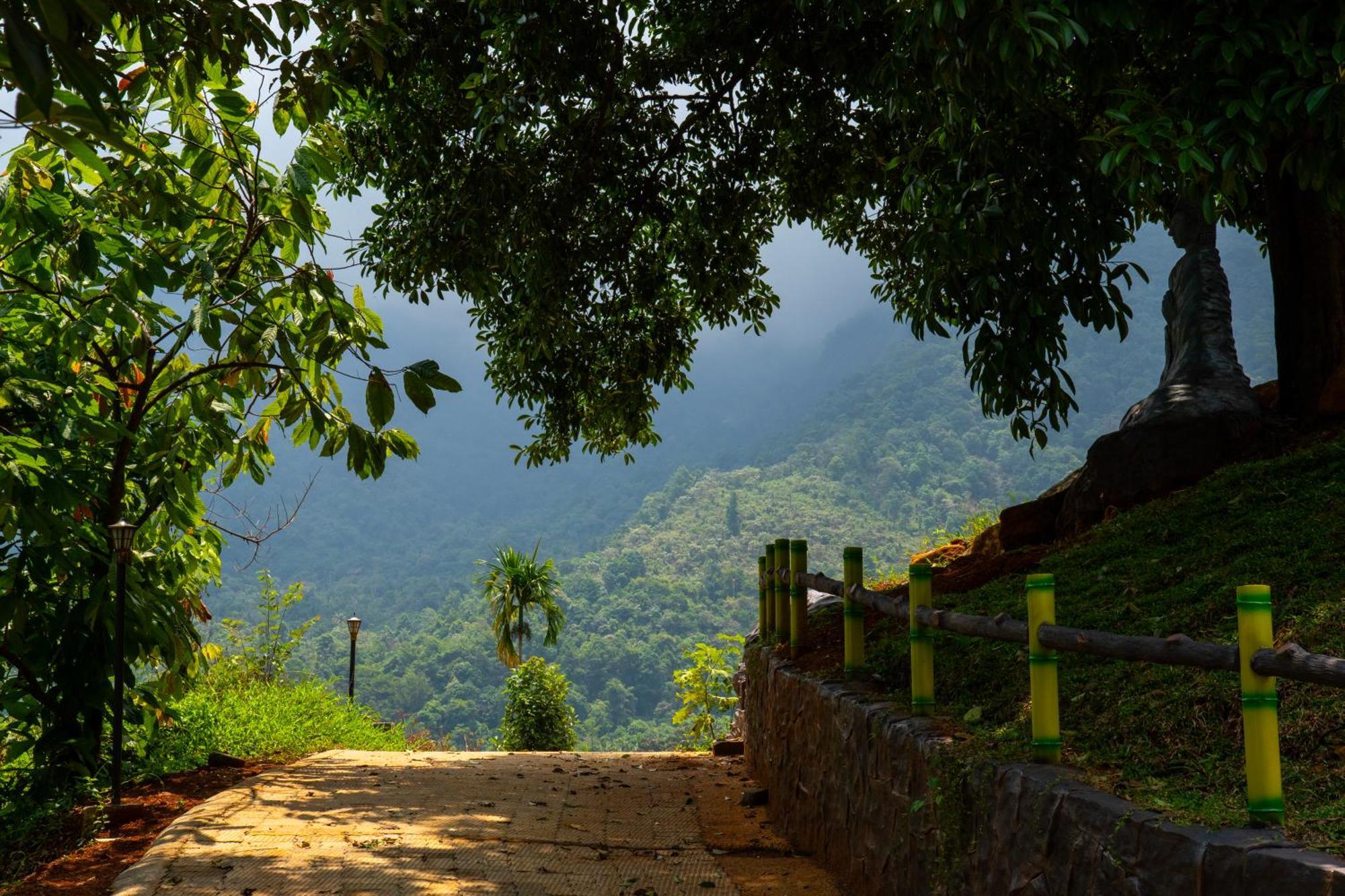 Karimb Resorts Vallikavungal Esterno foto