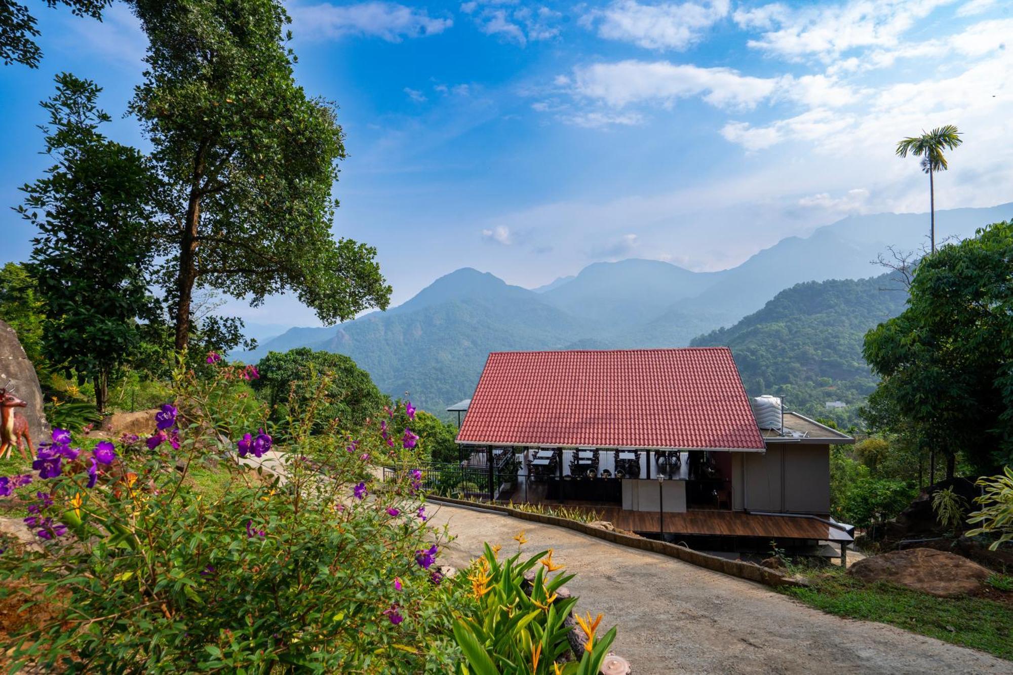 Karimb Resorts Vallikavungal Esterno foto