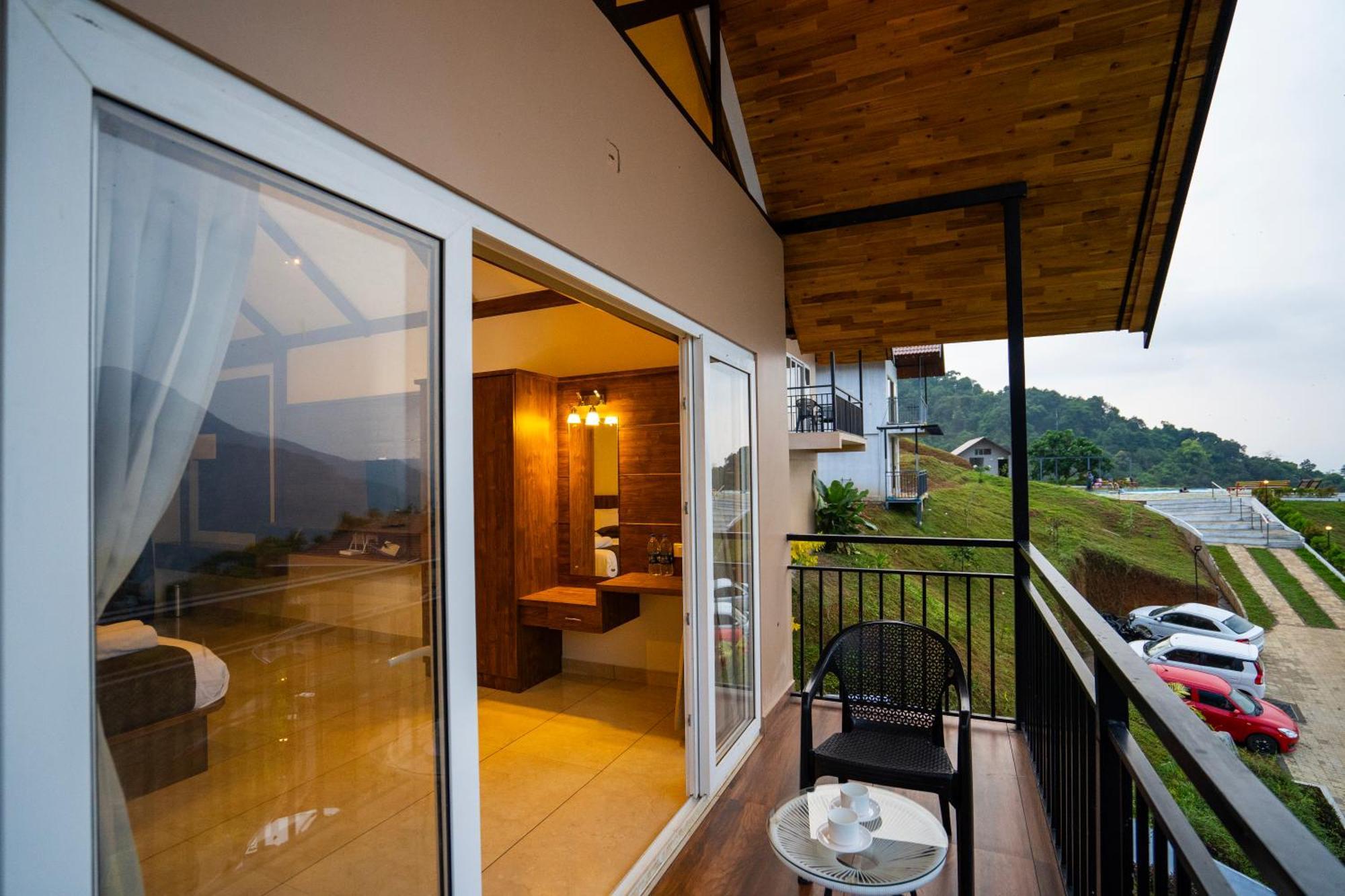 Karimb Resorts Vallikavungal Esterno foto