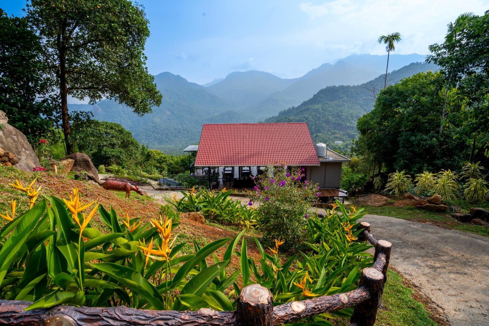 Karimb Resorts Vallikavungal Esterno foto
