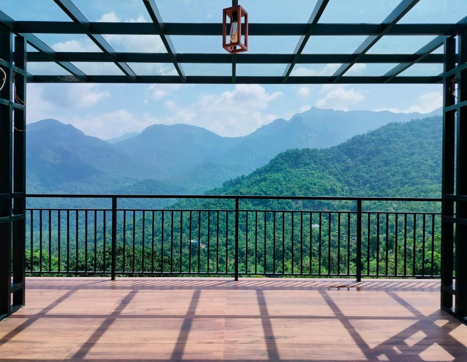 Karimb Resorts Vallikavungal Esterno foto