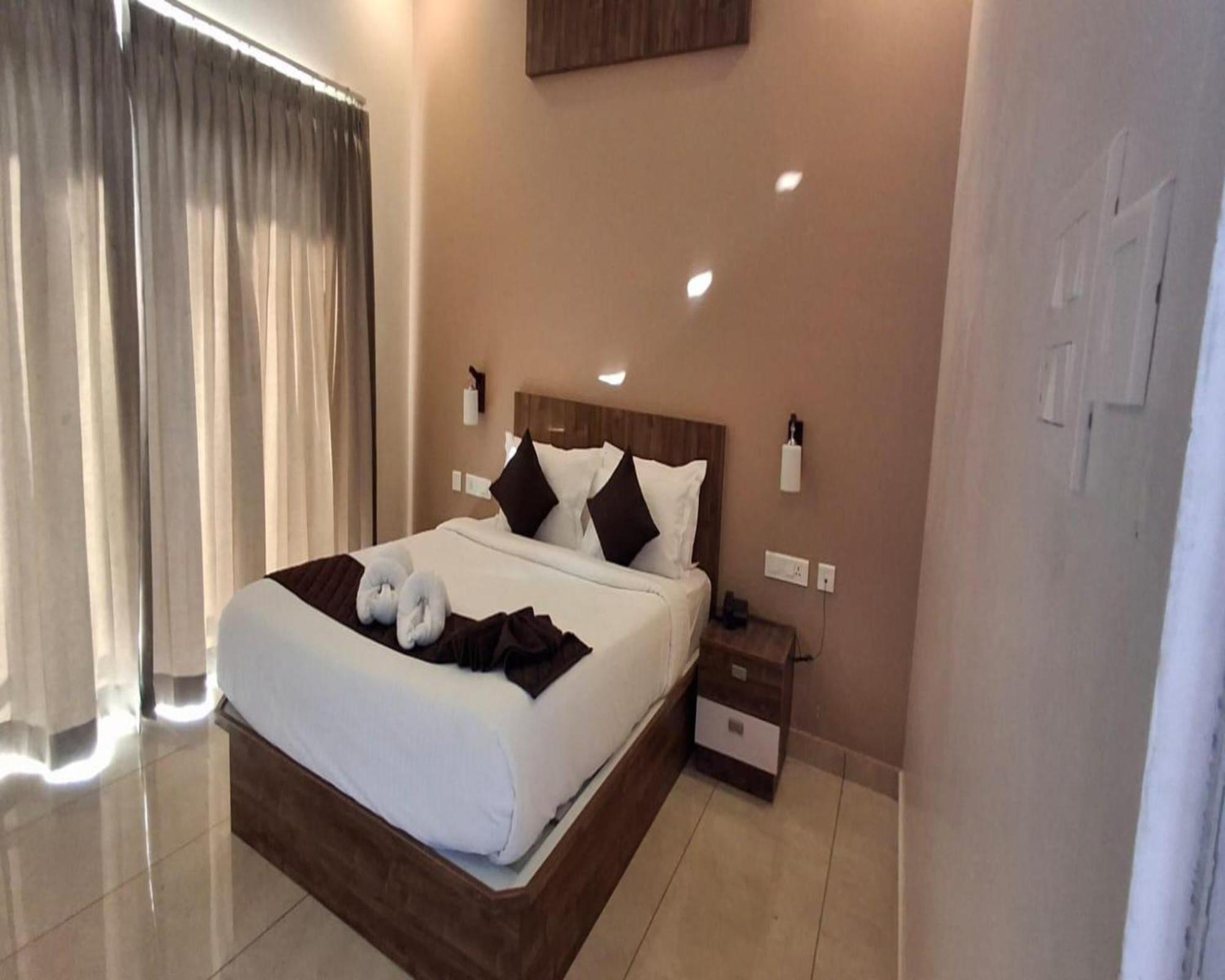 Karimb Resorts Vallikavungal Esterno foto